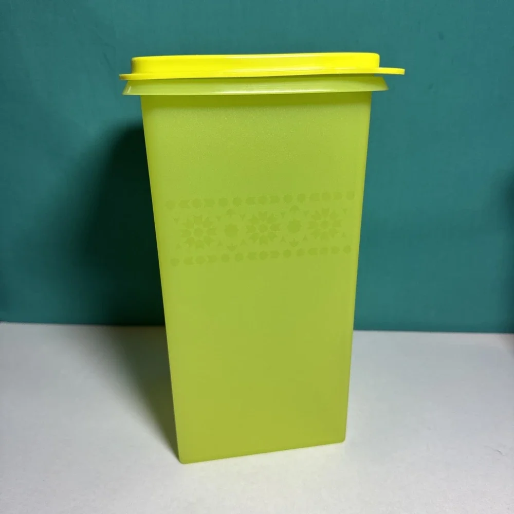Tupperware Cracker Keeper Kracker Saltine Storage Container margarita green Save